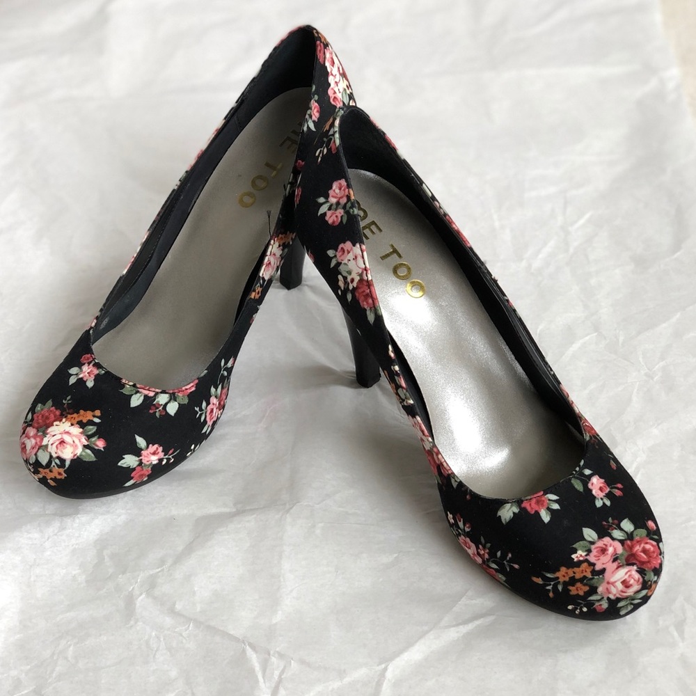 [Pre-loved] Me Too Locket Floral Print Heels